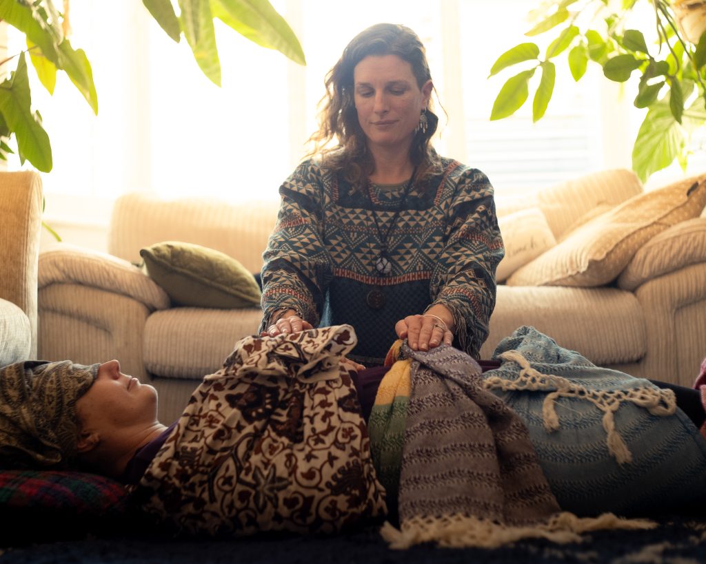 closing ceremony, pospartum healing, hip wrapping, nurturing postpartum, Bournemouth doula